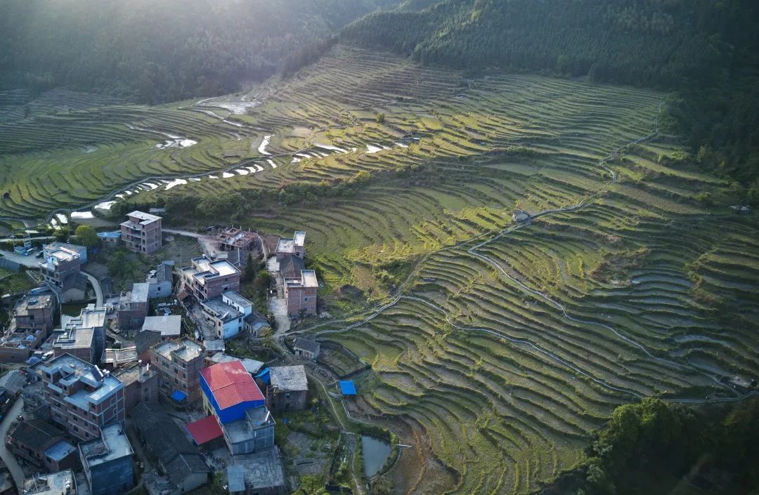 欧家梯田(吴明 摄)欧家梯田形成于清朝,由村民为耕作逐年从山脚层层拾