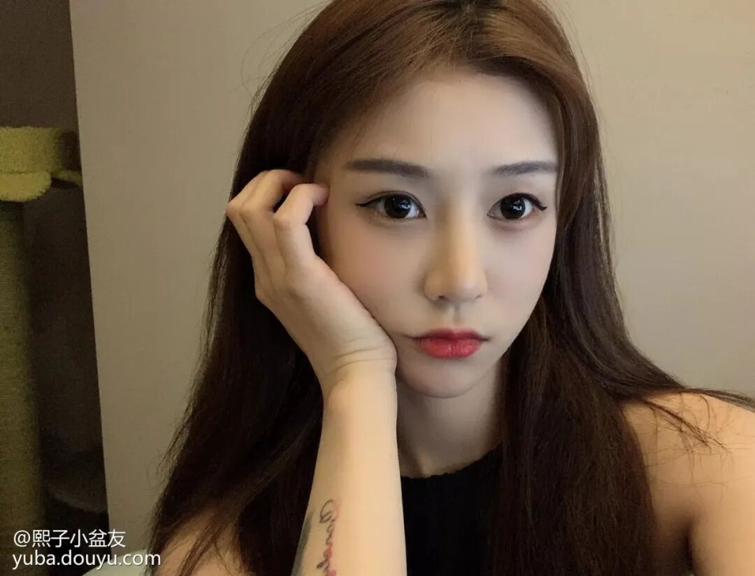 八卦 出尔反尔正直博 Td总榜神豪步皇 怒换 3号粉丝牌 只因正直博重色忘友 Dy星闻 游戏主播网