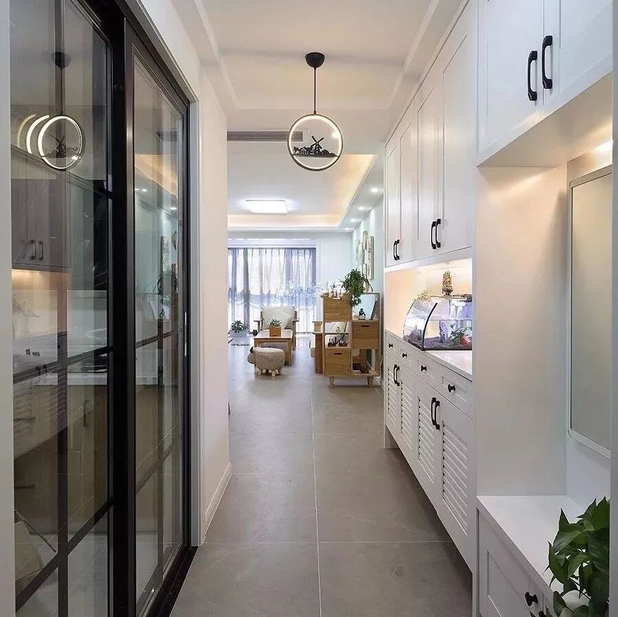 小空间怎么做吊顶?走廊过道这样做，看起来很大气