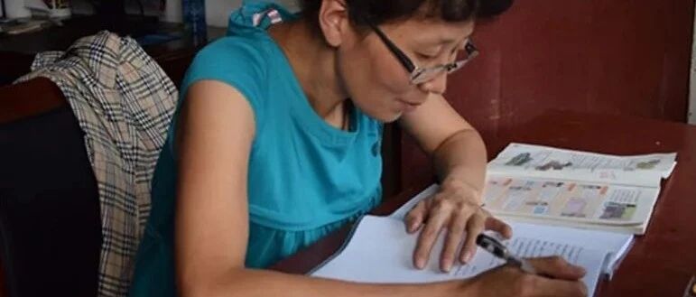 36年教龄女老师含泪辞职：在学校，你无法年轻！