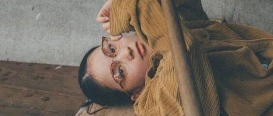 “女友网购了条露背裙，试穿后当场sw？？？”客服：放过我吧……