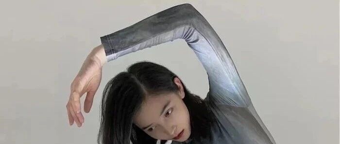 “女孩子的腰可以有多柔软？啊啊啊羡慕哭了！”