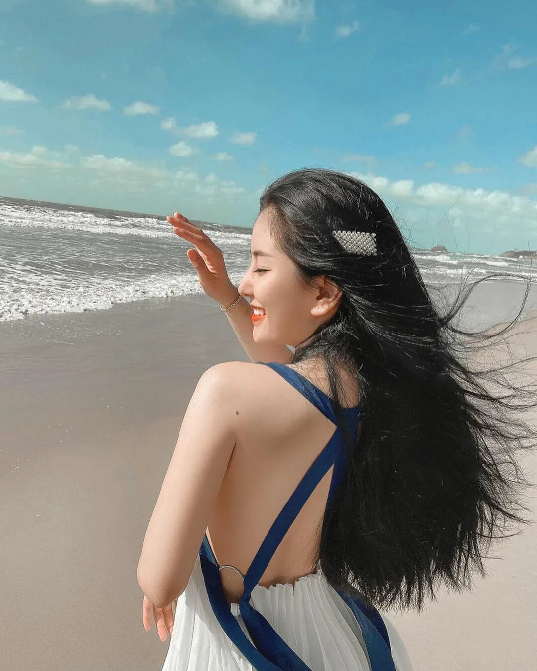 【美女】赵露思的脸、卡戴珊的身材，这个16岁“网红校花”真的没整吗？（组图） - 16