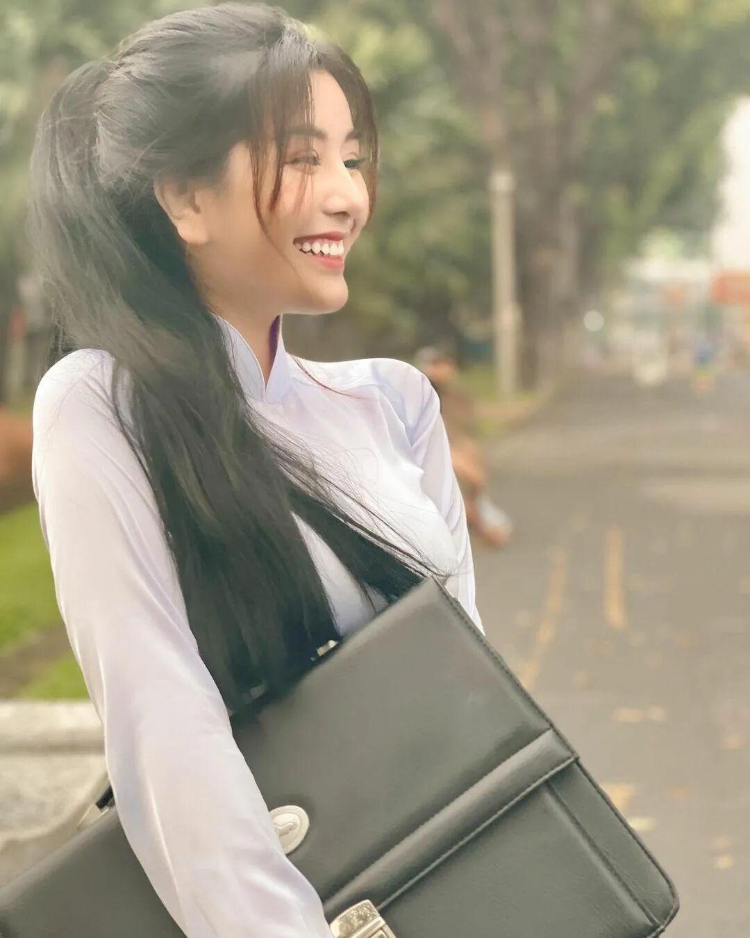 【美女】赵露思的脸、卡戴珊的身材，这个16岁“网红校花”真的没整吗？（组图） - 25
