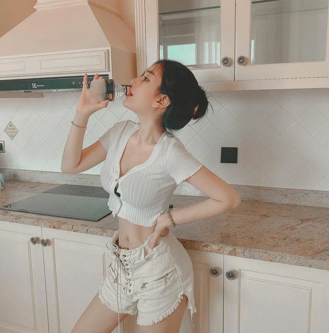【美女】赵露思的脸、卡戴珊的身材，这个16岁“网红校花”真的没整吗？（组图） - 31