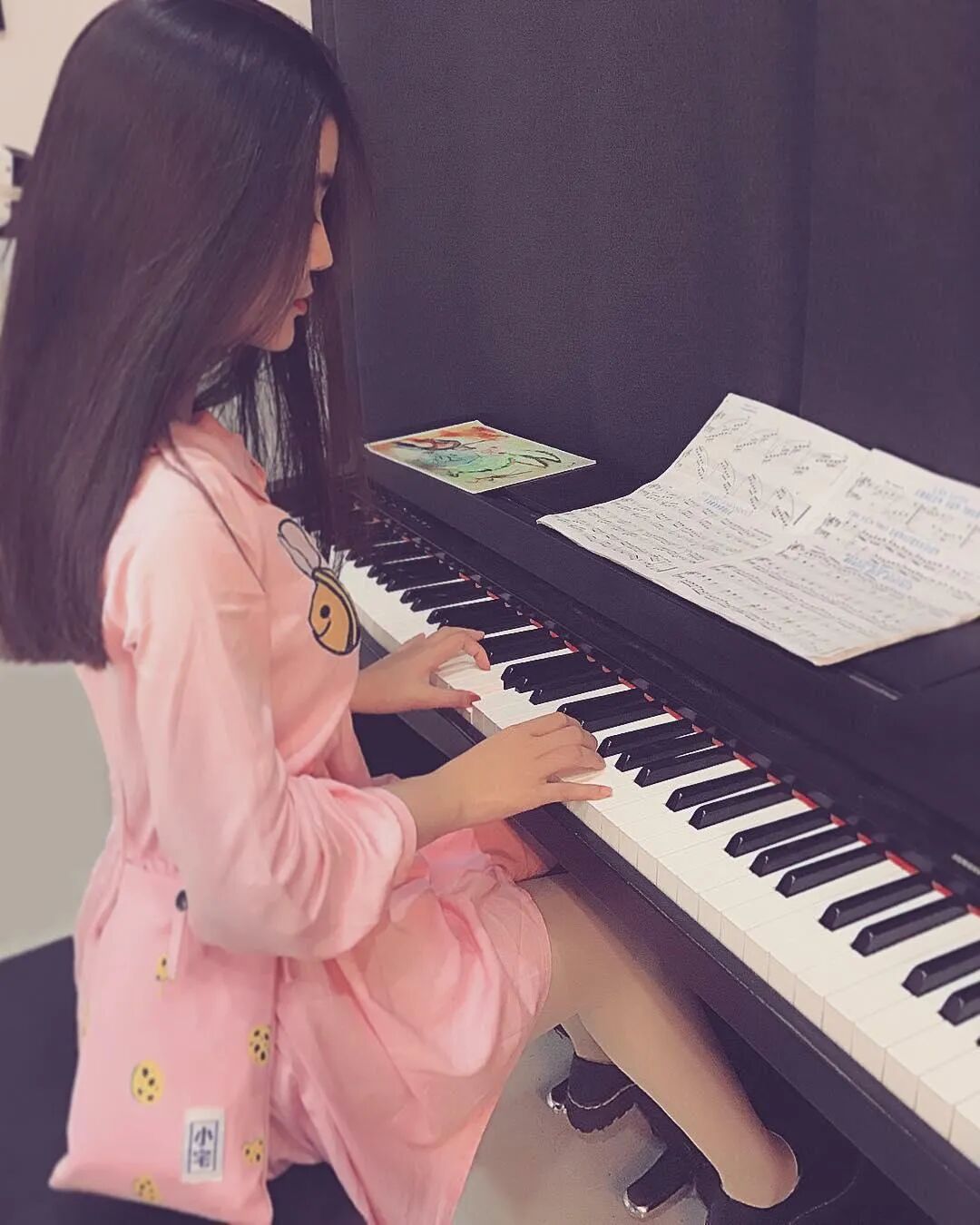 【美女】赵露思的脸、卡戴珊的身材，这个16岁“网红校花”真的没整吗？（组图） - 37