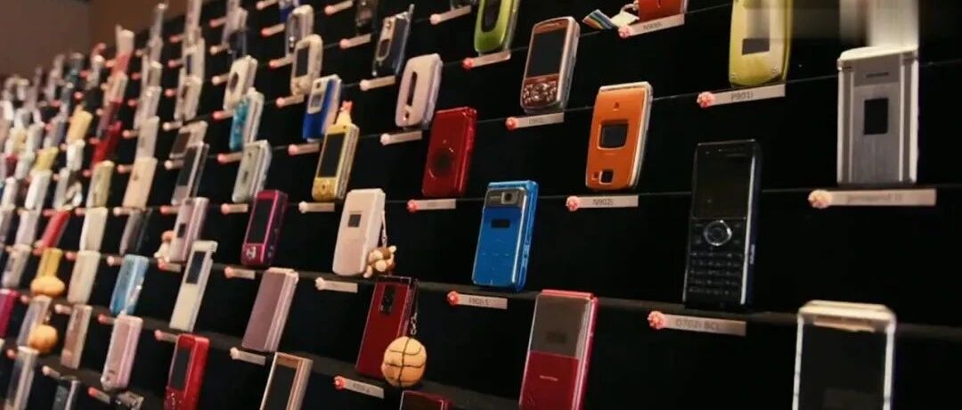 日本人用400部翻盖手机拍了一支广告，听到铃声泪奔了……