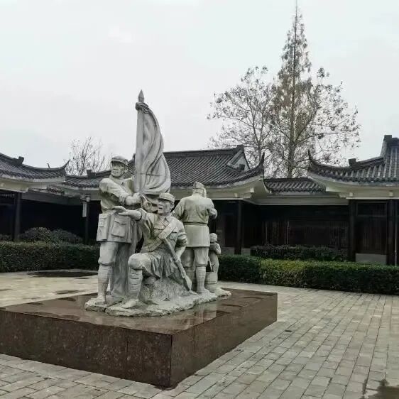 重温革命历史，追寻红色记忆