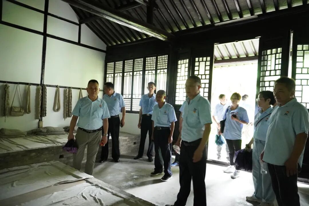 重温革命历史，追寻红色记忆