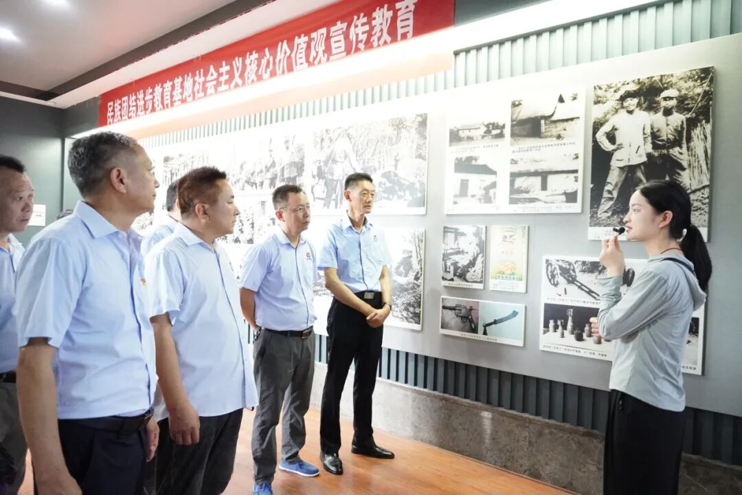 重温革命历史，追寻红色记忆