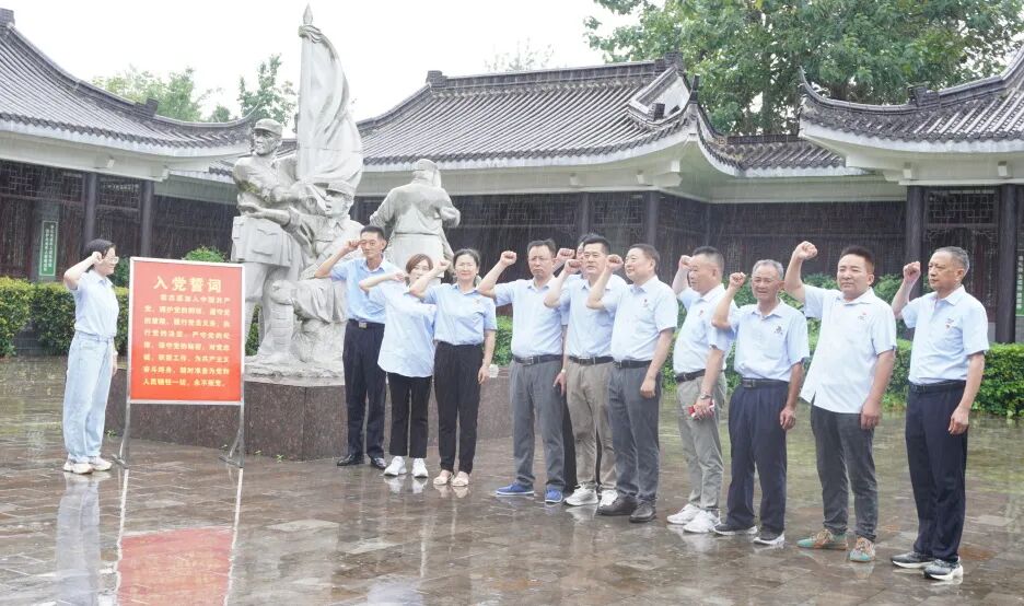 重温革命历史，追寻红色记忆