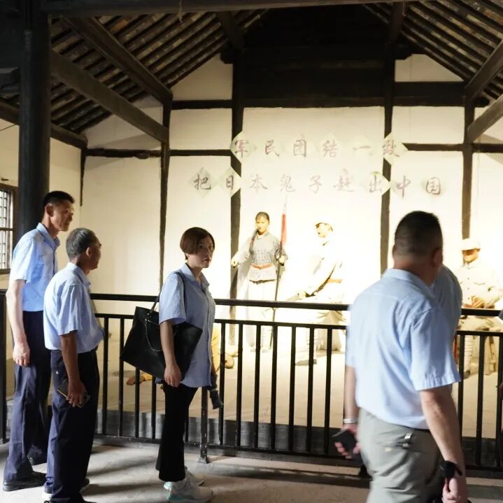 重温革命历史，追寻红色记忆