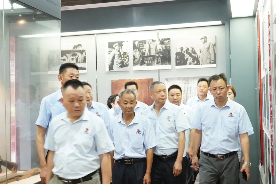 重温革命历史，追寻红色记忆