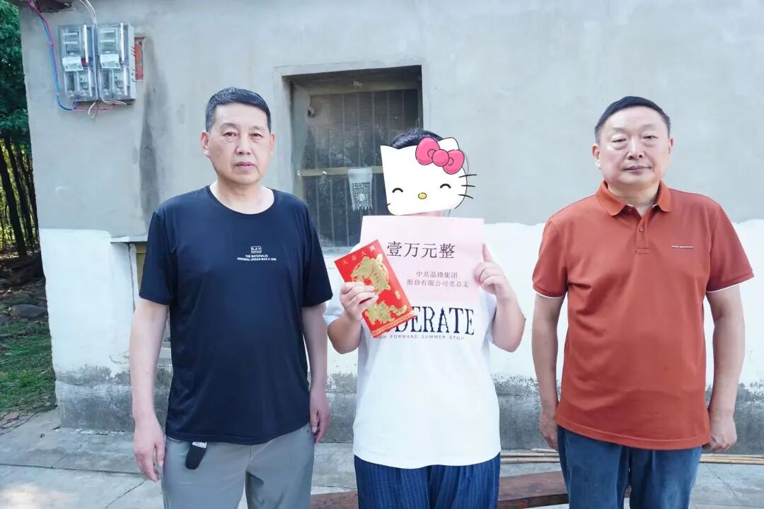 爱心资助圆梦大学 困难考生小刘即将起航