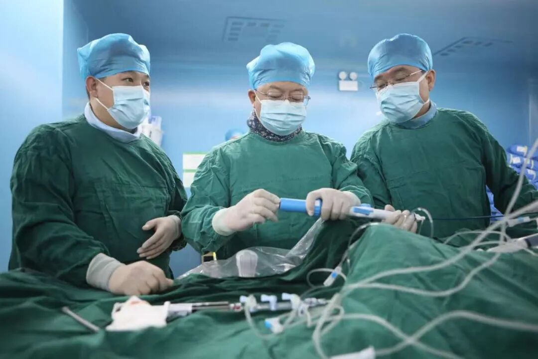 心脏是怎么固定的“心”希望，“新”动力 内蒙古自治区人民医院率先启用单心房主动固定无导线起搏器，引领心脏起搏技术新纪元_https://www.jmylbn.com_新闻资讯_第3张