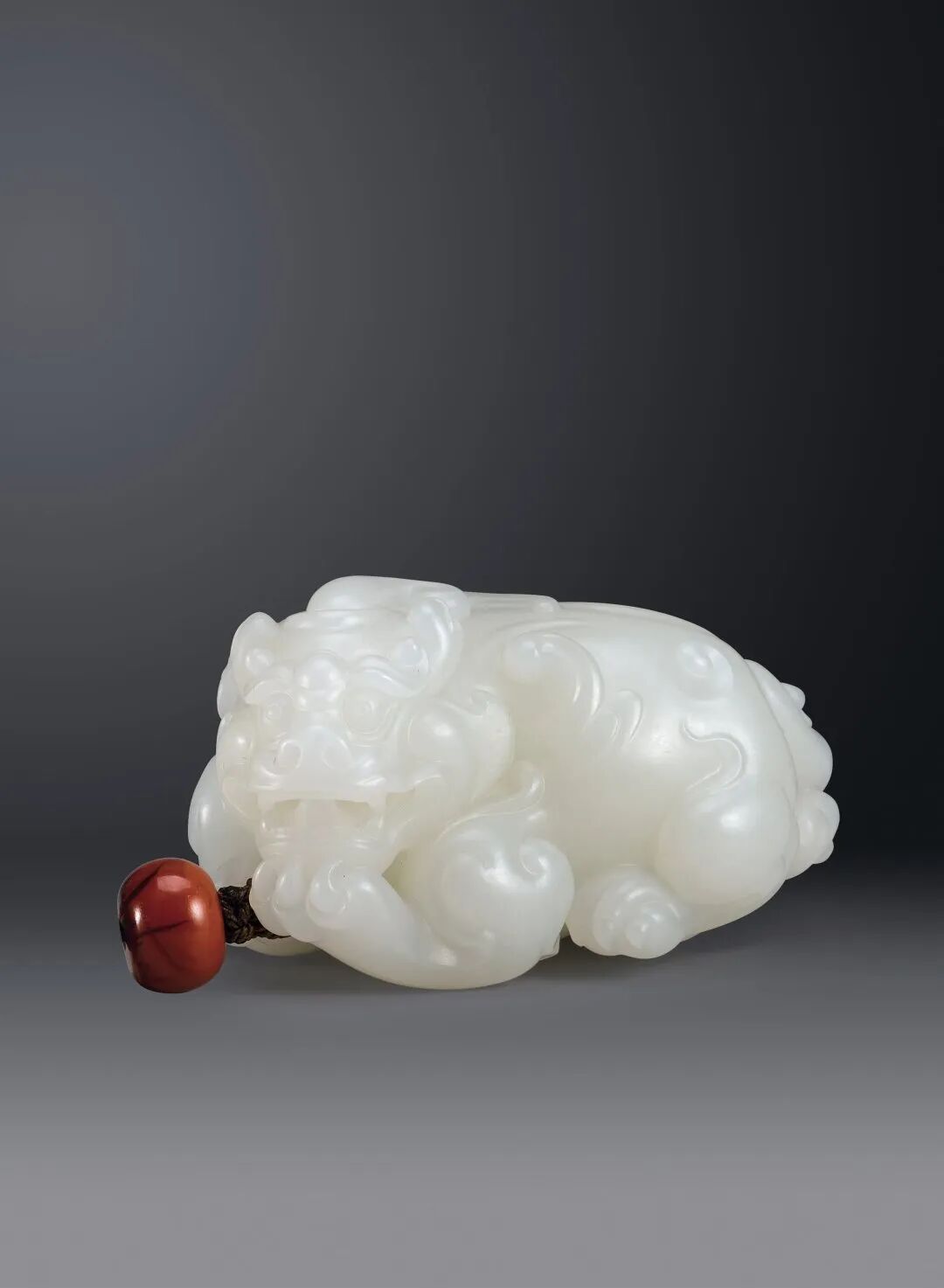 貔貅公母区别与讲究：招财选公还是母？揭秘风水寓意助你财运亨通