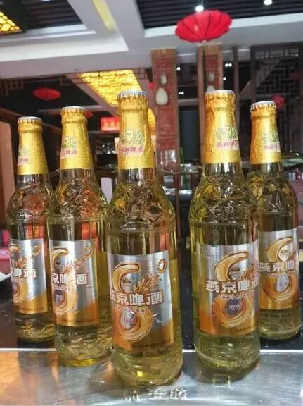 惊喜二:出示会员卡或充值卡,每桌另赠送6瓶指定啤酒或者鲜榨果汁一扎