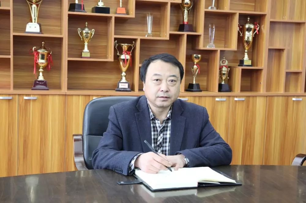 长春市汽开区第四中学校长陈光耀