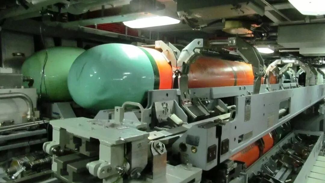 潜艇是如何在水下工作的，里面的氧气又是从哪里来的？的图6