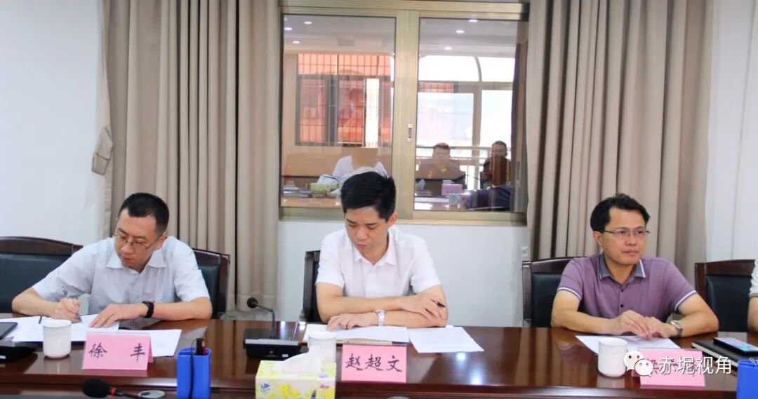 镇党委书记赵超文同志,党委副书记,镇长梁广锋同志以及党委委员徐丰