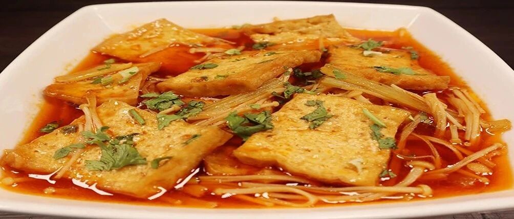 金针菇与豆腐完美的搭配，加上这一步，焖出来更美味