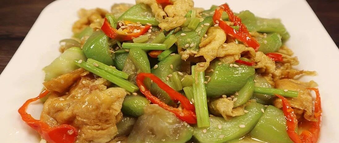 深秋多吃它，含丰富维生素C，提高抵抗力，味道鲜美连汤汁都不剩