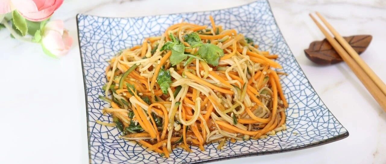 金针菇与它搭配，轻松拌一拌就上桌，减肥润肤，还能健脑益智，天天吃都不腻