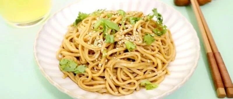 这面做法简单，美味又爽口劲道，每一口都是营养，上桌瞬间被​吃光