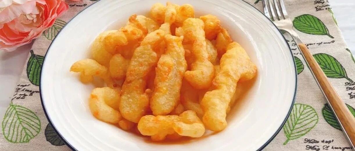 这样做红萝卜小油条，手不碰面特省事省力，柔软好吃，香酥可口！