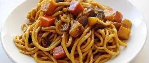 香菇土豆焖面，真的特别香，人人都爱吃