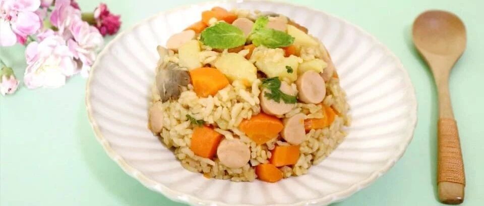 米饭轻松一焖，比煲仔饭还省事，孩子放学就馋它，长个子还护眼益智