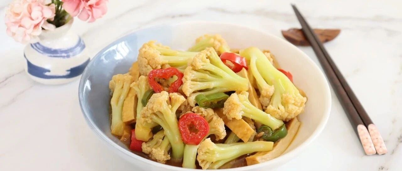 这菜维C是大白菜的4倍，钙含量与牛奶相当，补铁补钙又下饭，多吃身体棒