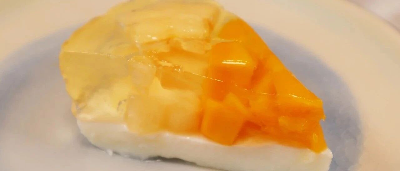 它带着果冻的Q弹又有蛋糕的美味，夏天多吃不胖还清爽，一定要试试