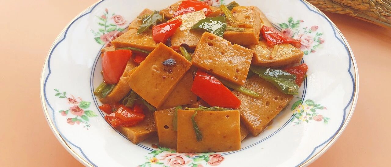 经典素菜之爆炒千页豆腐，Q弹滑嫩，下饭又美味，上盘就被吃光