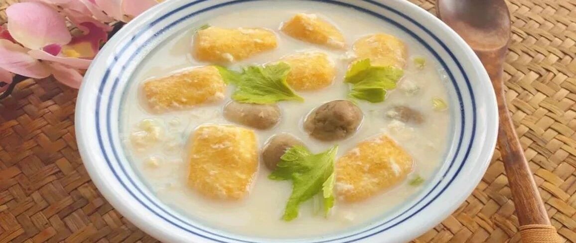 天冷了，来碗纯素猪肚鸡汤，驱寒暖身，富含蛋白质和氨基酸，健康养生要多喝