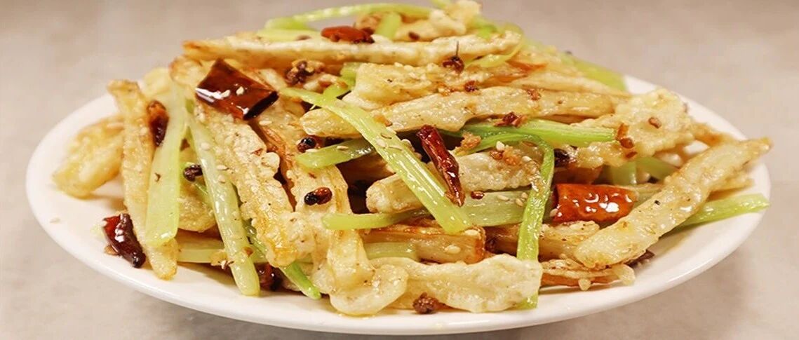 原来辣子藕条可以这样做，甜辣香脆，十分爽口，开胃下饭要多吃