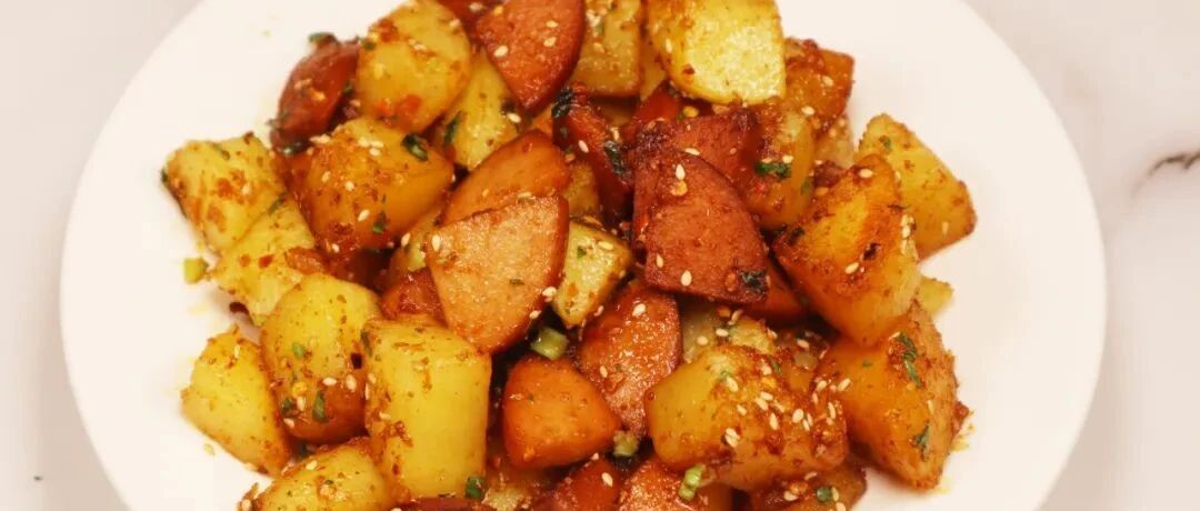 土豆的新吃法，比烤的还香又不上火，维生素B是苹果的4倍，素食要多吃