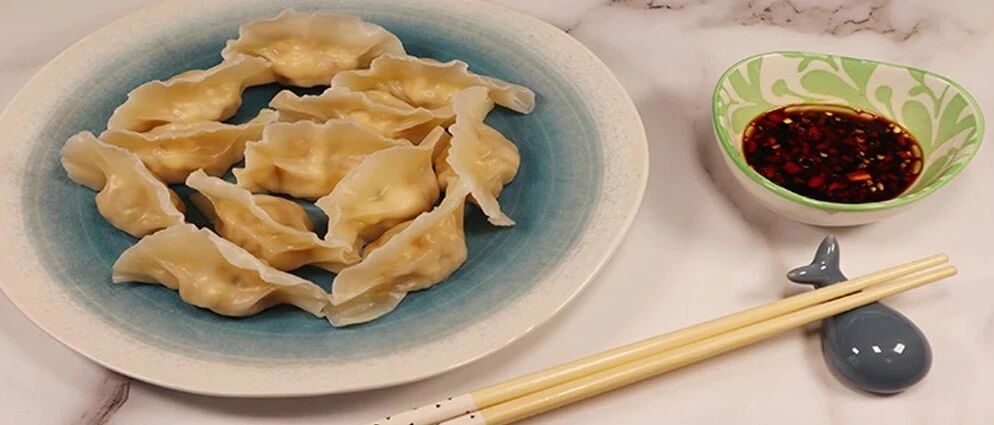 素饺这样做最好吃，馅料鲜美不油腻，蘸上酱汁，夏天最爱