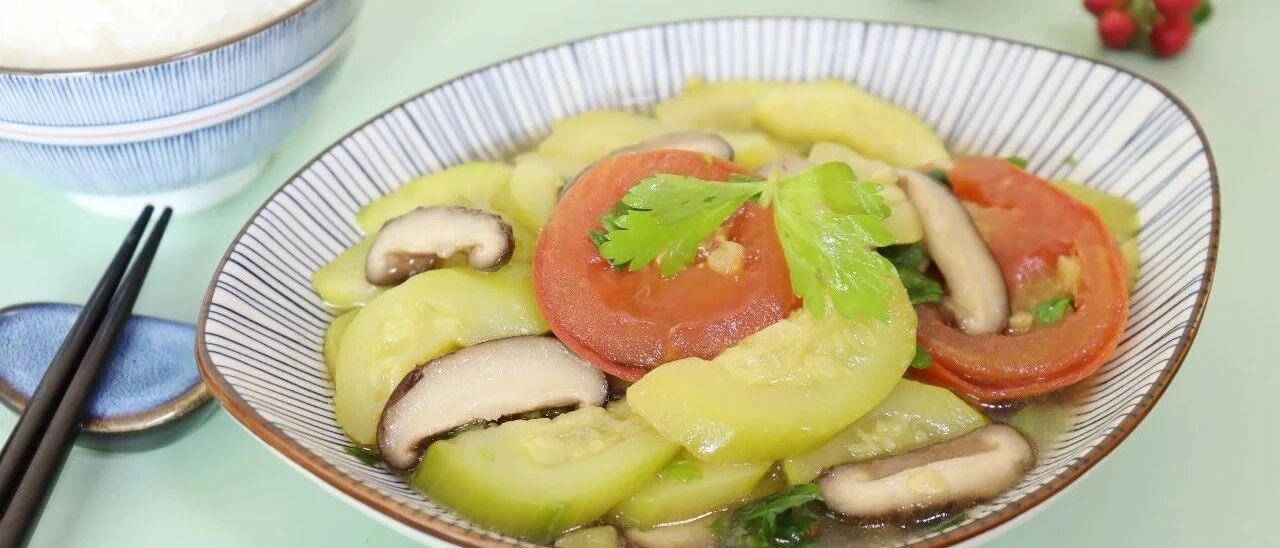 西葫芦全身是宝，与它搭配高钙又润肺，营养开胃好吸收，秋天干燥要多吃