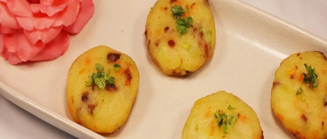 土豆加上这个做成饼，煎一下香气四溢，饱腹又美味
