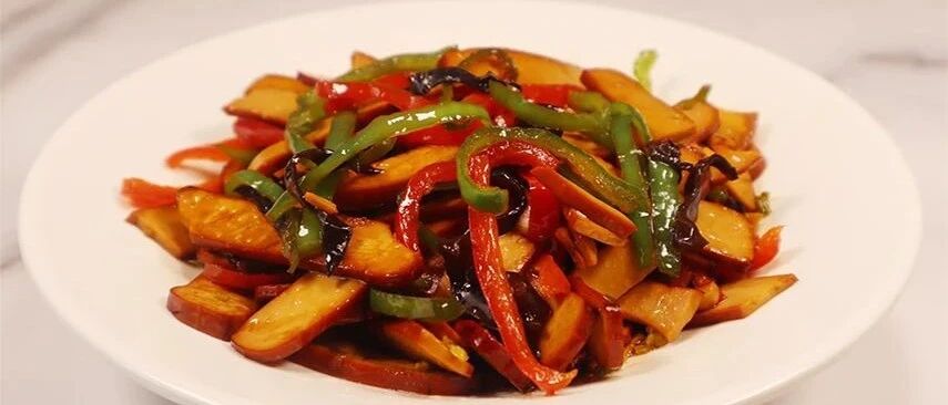 它被誉为天然“素火腿”，这样搭配炒出来咸香入味，爽口有韧性，高钙还低脂