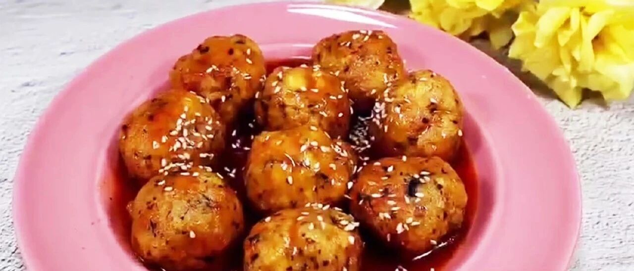 不加鸡蛋的丸子这样做最美味，再加上秘制酱汁，一上盘就被吃完了