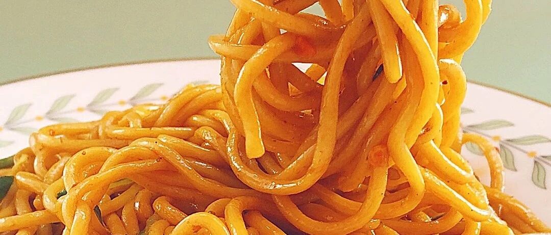 简单、美味、还管饱，这碗麻酱拌面满足你所有要求，劲道滑爽百吃不腻