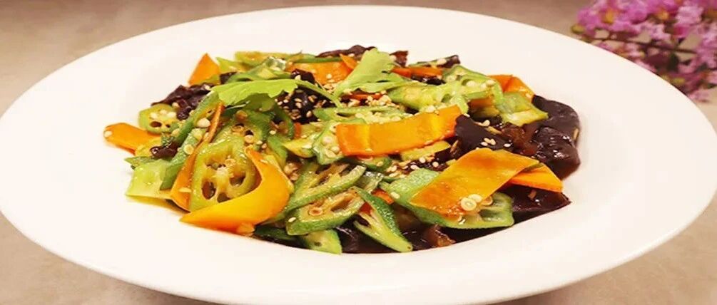 这样搭配炒出来的秋葵，味道鲜美，营养更丰富，降脂明目多吃它