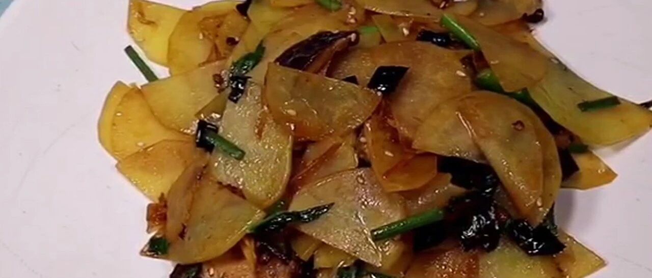这道干锅土豆片外焦里嫩，片片飘香，下饭过瘾，方法都在这里了