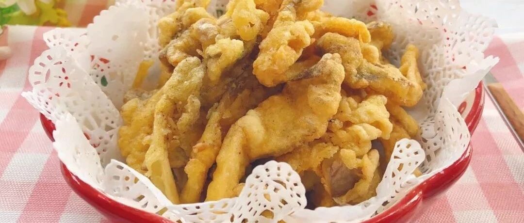 平菇别再炒着吃了，这样做又香又脆，比饭店里还好吃！