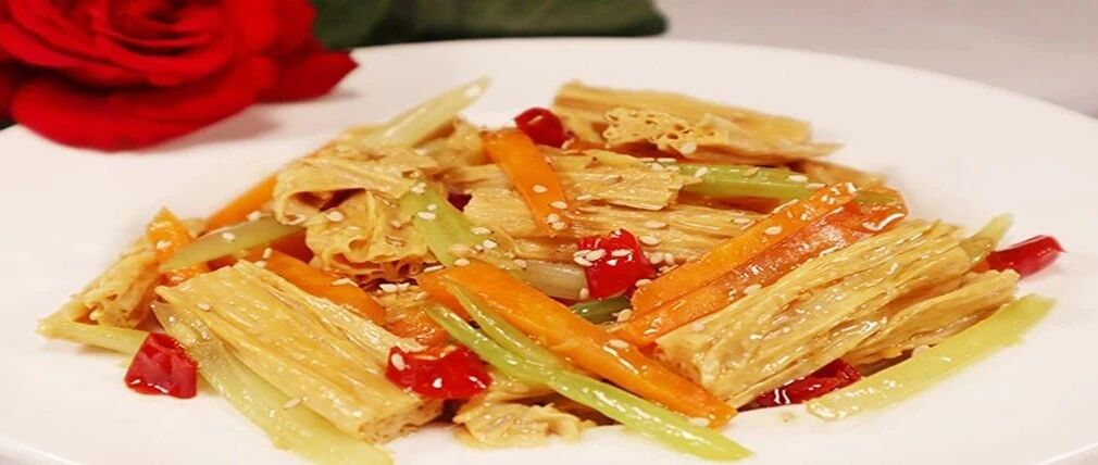 它是豆制品的营养冠军，味道鲜美，还能补钙促增长，健脑益智要多吃