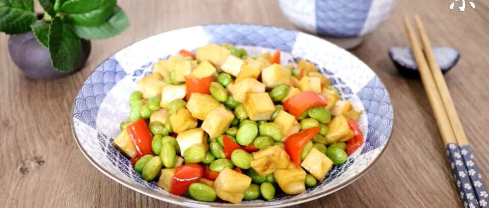 它的钾含量是香蕉8倍，这样搭配有滋有味，鲜嫩下饭，家人爱吃