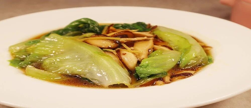 极简的做法，极鲜的美味，生菜这样灼一下吃，营养健康，多吃不胖