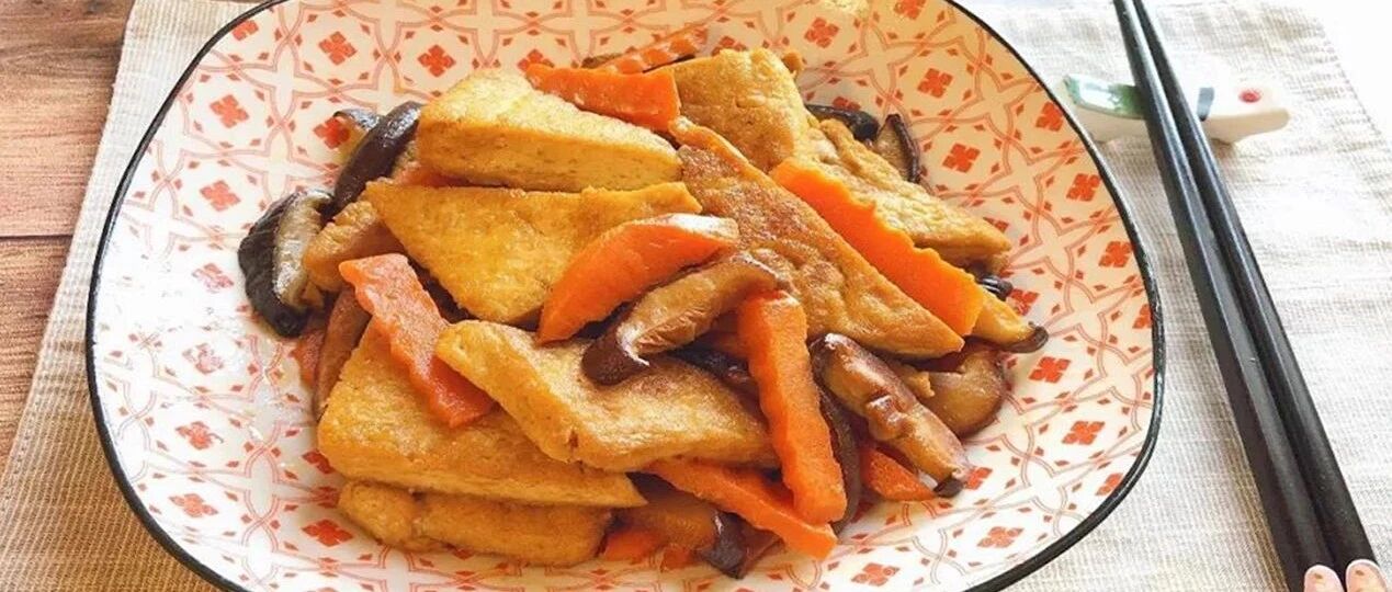 这食材被称为“植物肉”，一天两小块，补充一天钙需求量，真实惠!